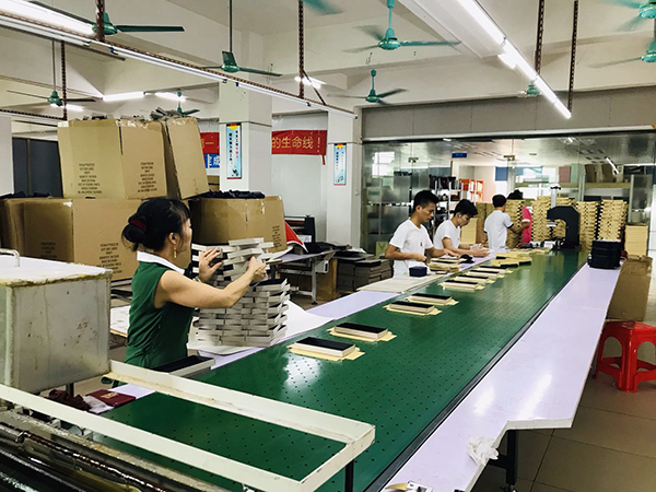 中晨纸品包装礼品盒生产流水线
